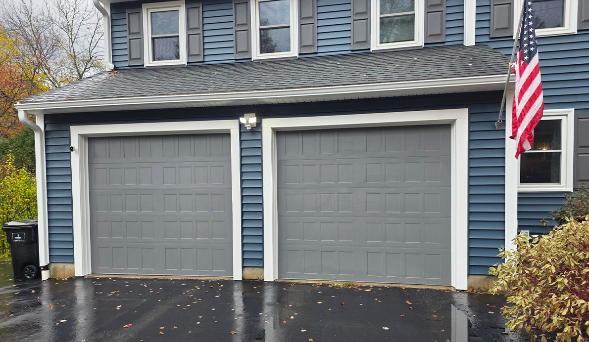 CHI 2583 Garage Door
